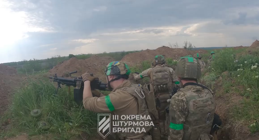 Бои за Бахмут: украинские военные продолжают продвигаться вперед (видео)