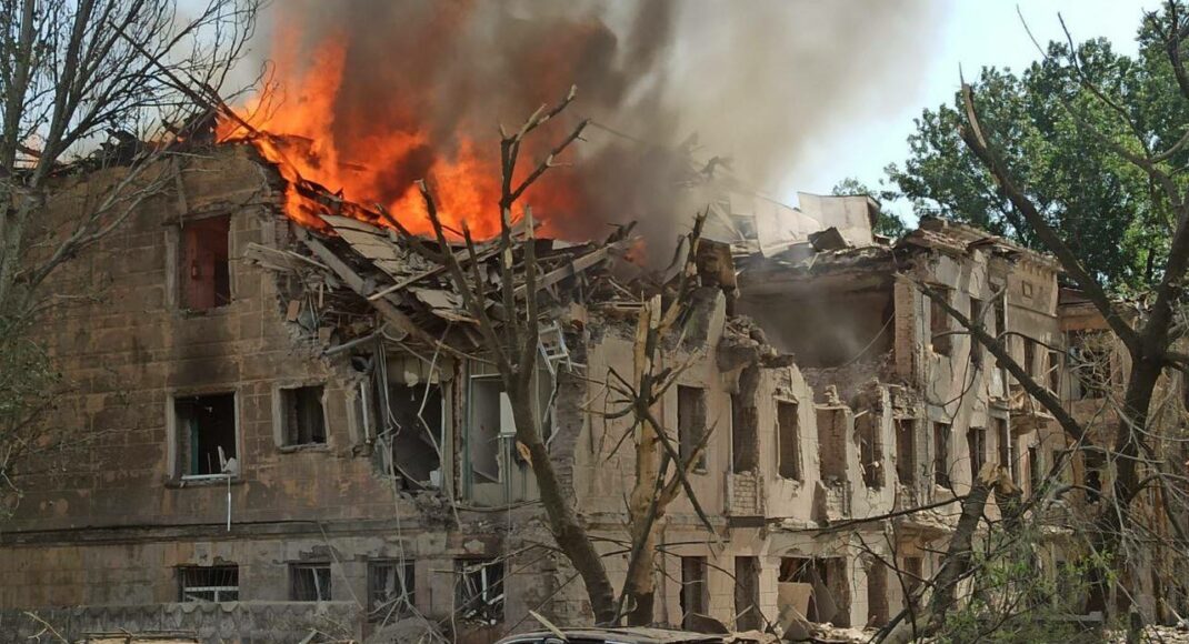 Ворожий удар по лікарні в Дніпрі: кількість поранених зросла до 16, одна людина загинула