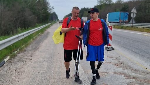 Двое ветеранов АТО устроили пеший марафон, чтобы собрать более 3 млн грн на гастроскоп