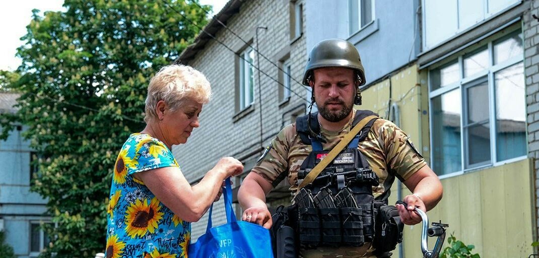 В Донецкой области "Белые Ангелы" доставили помощь в Большую Новоселку, которую постоянно атакуют оккупанты