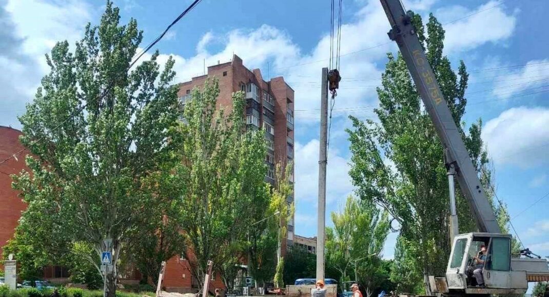 У Краматорську комунальники відновлюють лінії електропередач та вуличне освітлення