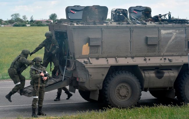 В оккупированном Мариуполе по загадочным причинам гибнут военные рф, — горсовет