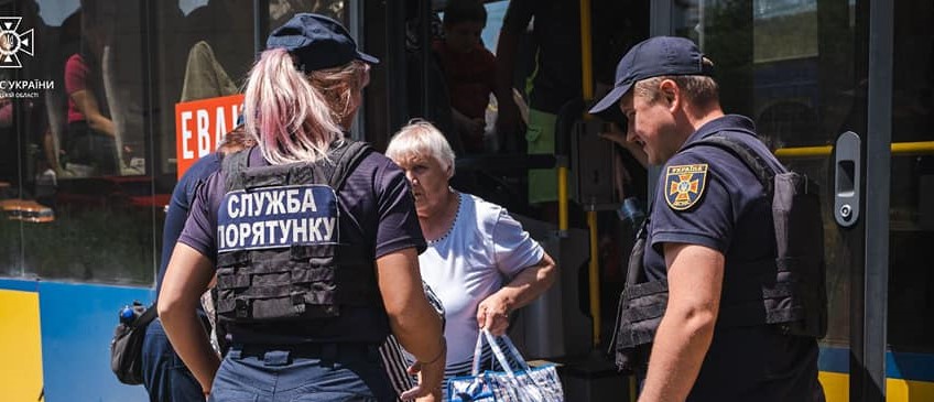 На Донеччині від початку великої війни рятувальники допомогли евакуювати понад десять тисяч людей