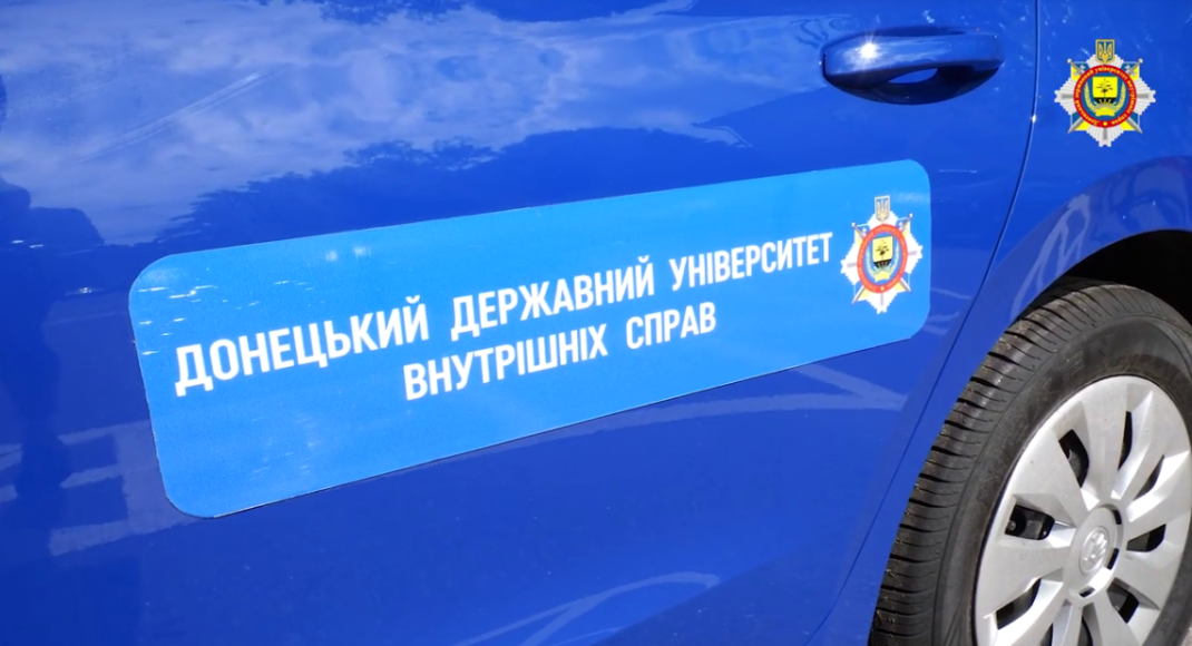 У Донецькому університеті внутрішніх справ навчають керувати легковим авто людей з інвалідністю