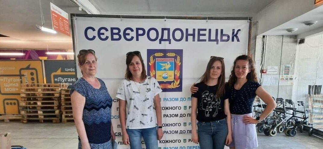 В хабах Северодонецкой громады переселенцам из Луганщины продолжают выдавать гуманитарную помощь