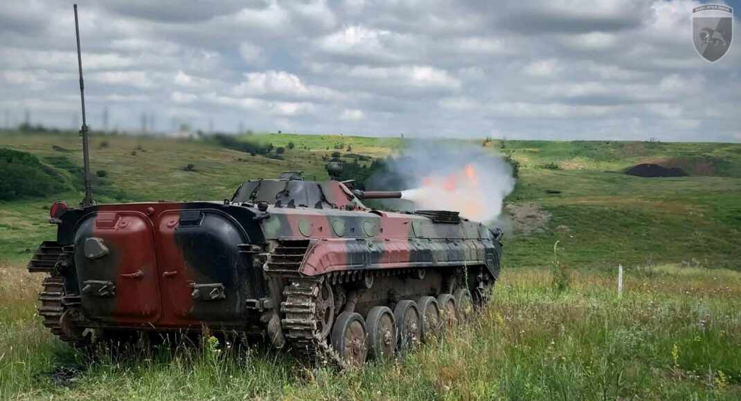 Ворог зосереджує основні зусилля на Лиманському, Бахмутському та Мар’їнському напрямках, — Генштаб