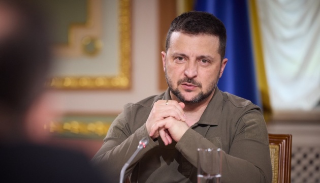 У Бахмут спрямовується найкраще і найновітніше озброєння, — Зеленський
