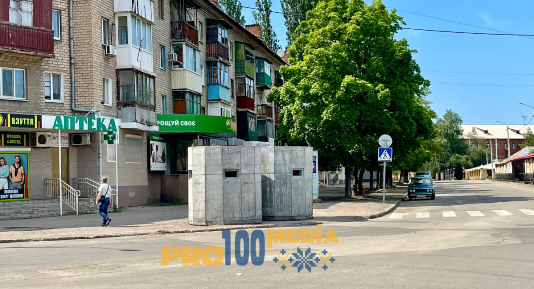 В Краматорске начали устанавливать бетонные мобильные укрытия