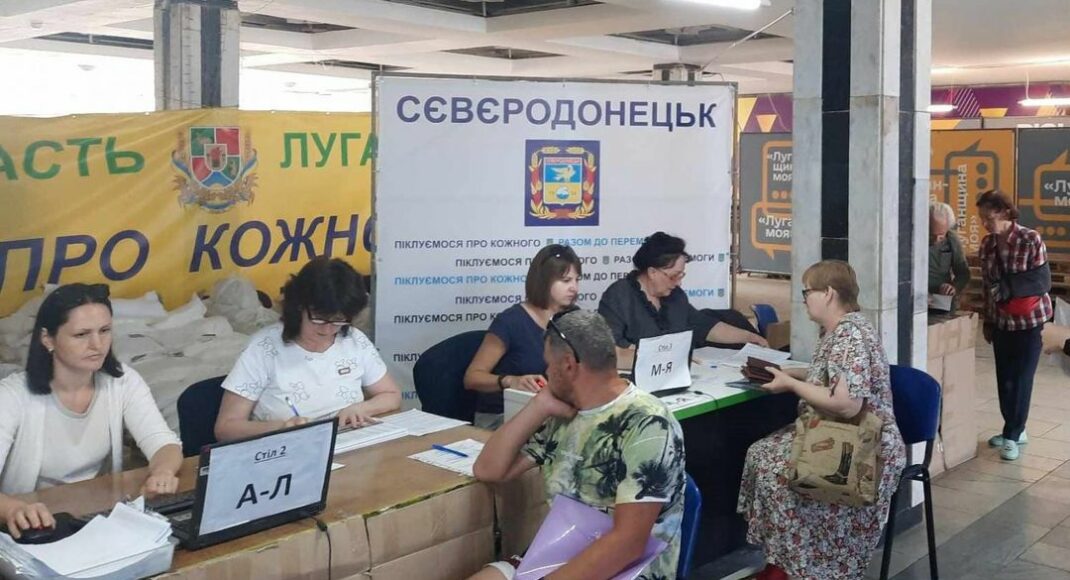 У хабі Сєвєродонецької громади в Дніпрі луганським переселенцям видано ще 1 280 наборів продуктів