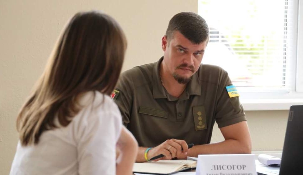 Лисогор провів перший особистий прийом жителів Луганщини у Дніпрі
