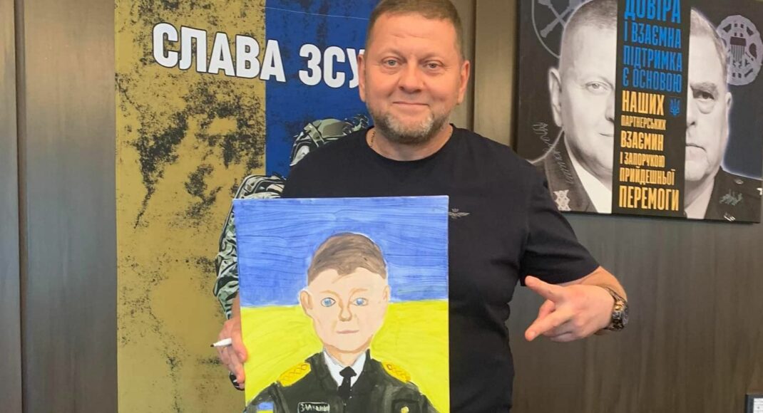 Залужный получил свой портрет от девочки из Краматорска