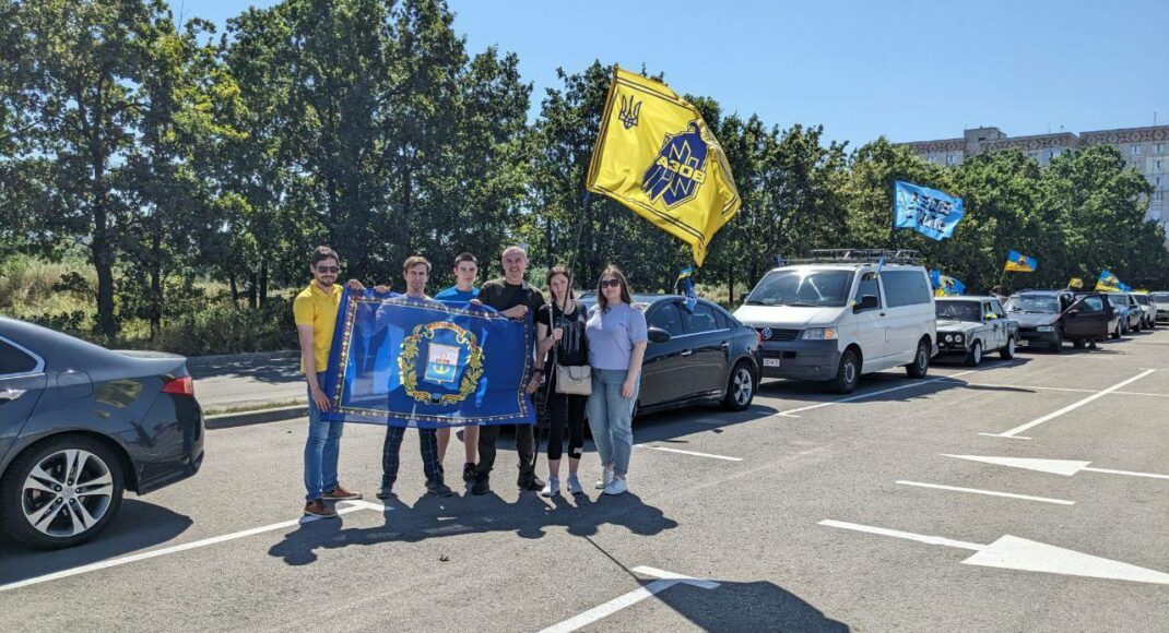 У Кропивницькому пройшов автопробіг на підтримку оборонців Маріуполя: фото