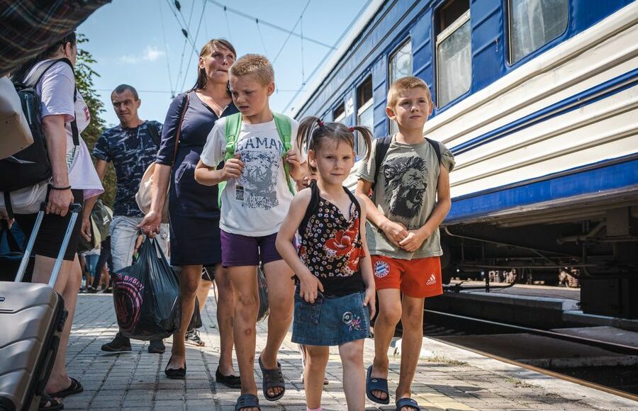 За добу з Донеччини евакуювали 23 дитини