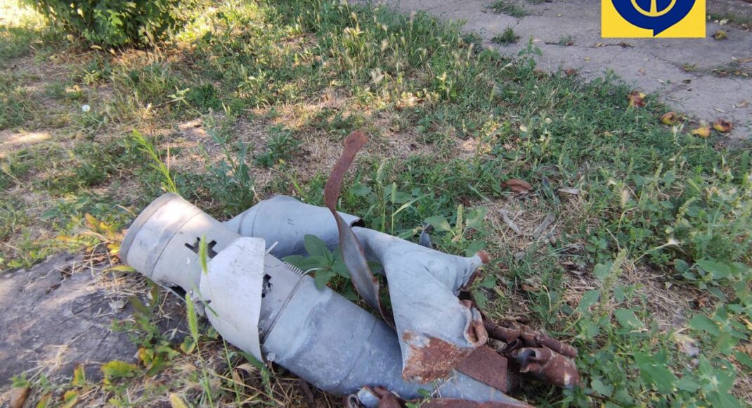 В окупованому Маріуполі у Лівобережному районі місцеві знайшли російський снаряд: фото