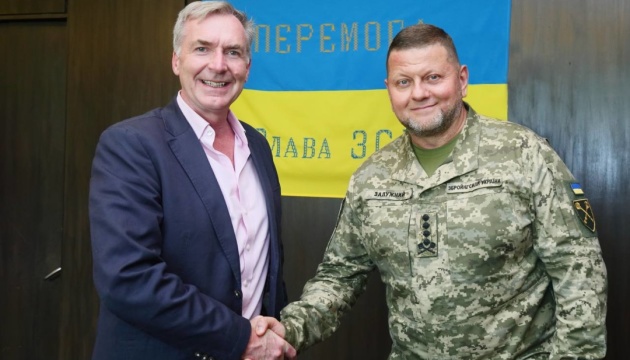 Залужний зустрівся у Києві з начальником Штабу оборони Британії