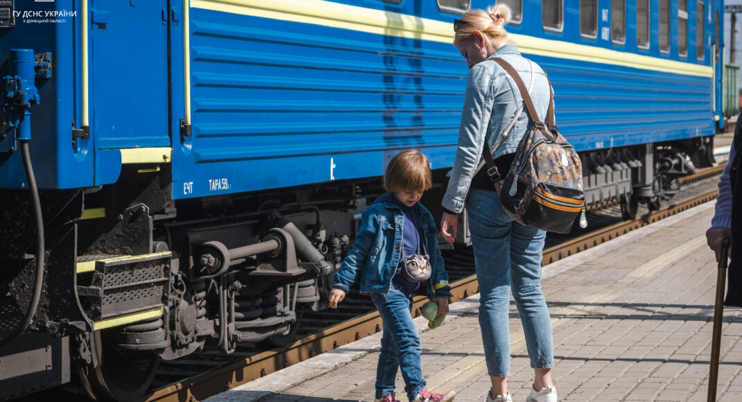 В Донецкой области остаются более 40 тысяч детей: ОВА призывает эвакуироваться