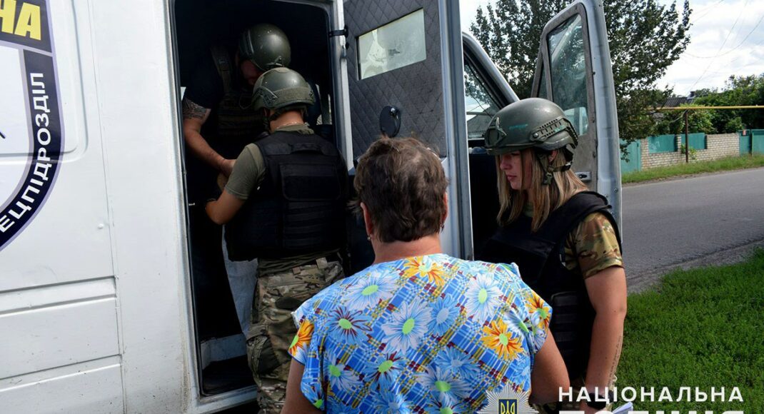 800 буханок хліба доставили поліцейські в Лиманську громаду