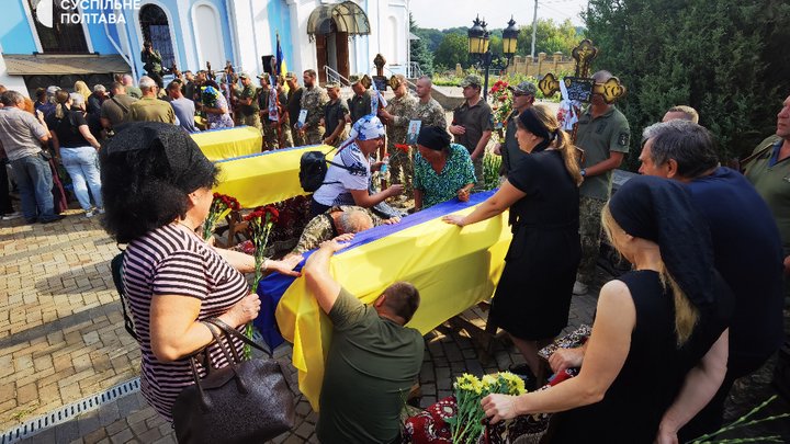 На Полтавщине простились с пилотами, погибшими во время выполнения боевого задания в Донецкой области