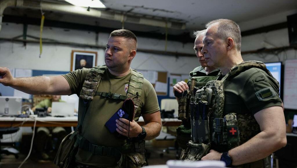 Оперативна обстановка на східних напрямках залишається складною, - Сирський