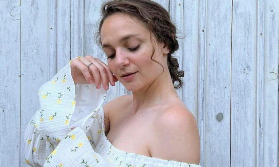 Переселенка из Мариуполя возобновила работу собственного бренда одежды