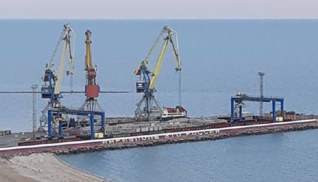 Російське судно доправило бетонні укріплення в окупований Маріуполь, — Андрющенко