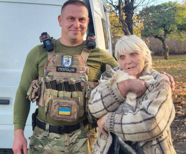 Операция "Раиса Ивановна": бабушку и ее кошку из Авдеевки, видео которых распространилось по сети, успешно эвакуировали
