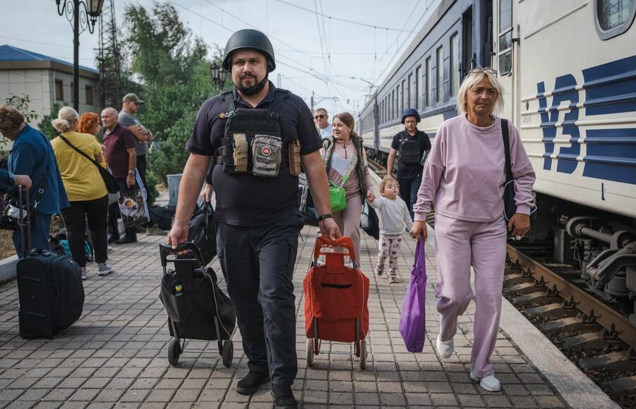 З Донеччини вже евакуювали понад 11 700 дітей