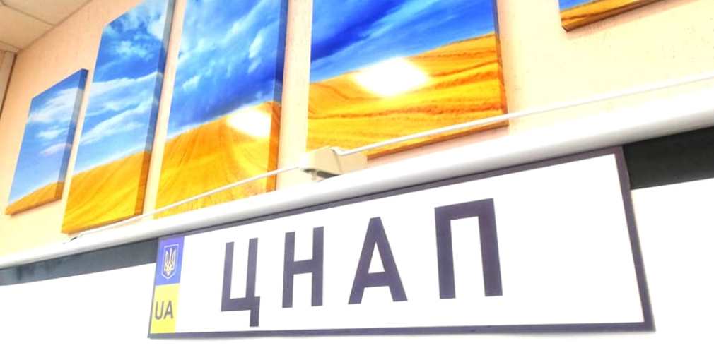 У Старобільському хабі в Києві переселенців консультує адміністратор ЦНАПу