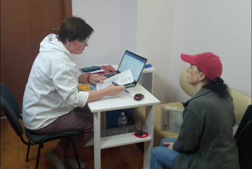 Майже 800 наборів допомоги за тиждень одержали переселенці з Луганщини у Харкові