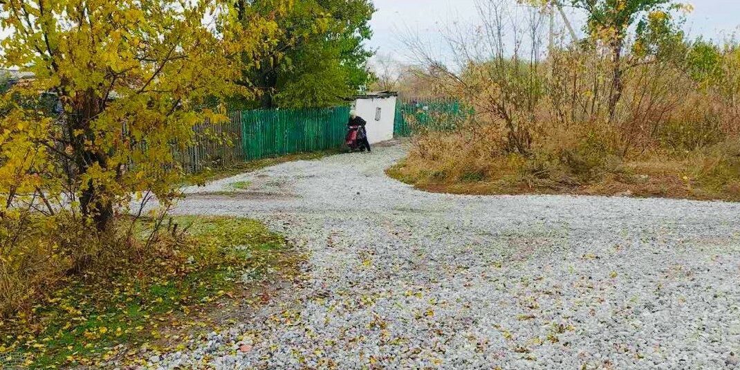 На Донеччині у селищі Шевченко комунальники виконали підсипання доріг