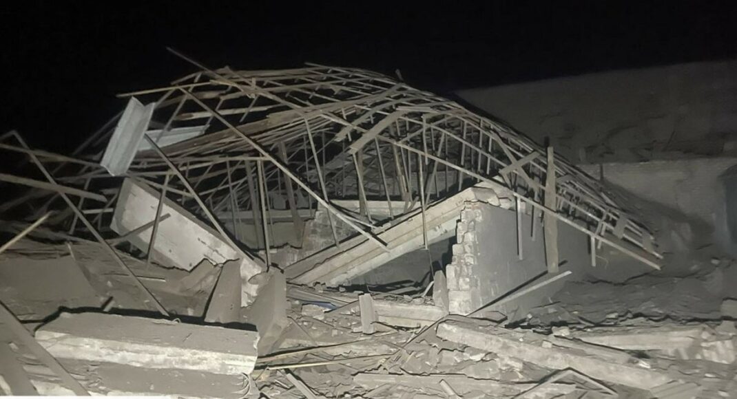В Донецкой области войска рф ударили из комплекса С-300 по Селидовской громаде, ранены три человека