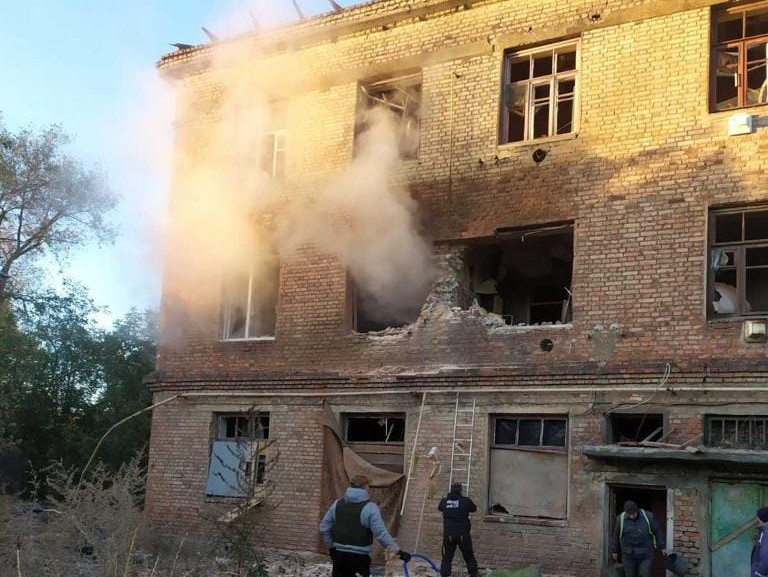 В Новогродовской громаде россияне повредили многоэтажку, — ДонОВА
