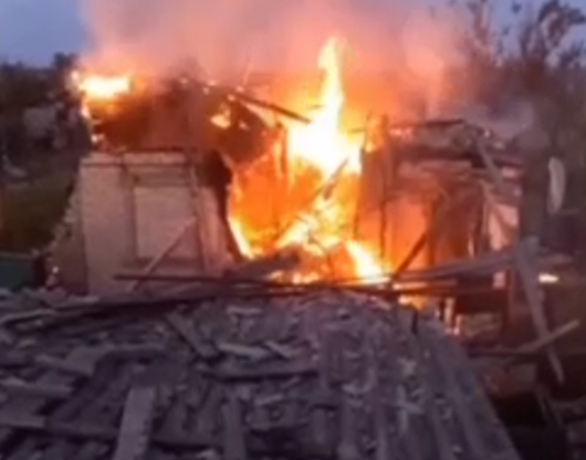 5 российских морпехов сгорели в доме после прилета под Угледаром (видео)