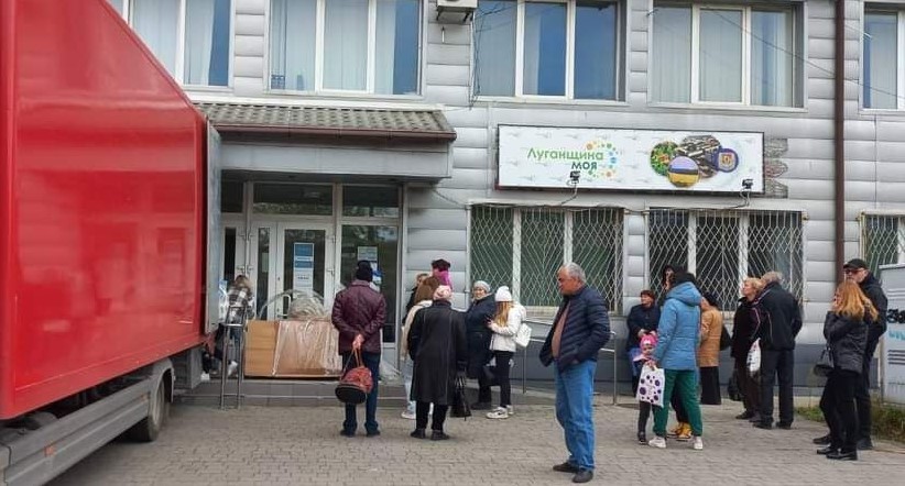 Во львовском хабе еще 500 переселенцев из Луганщины получили матрасы, пледы, подушки, посуду