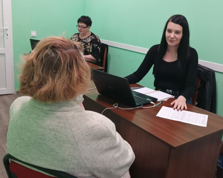 Близько 11 тисяч переселенців Луганщини за місяць одержали допомогу