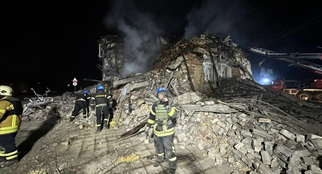 10 поранених людей, серед них 4 дитини: армія рф вночі атакувала Покровський район