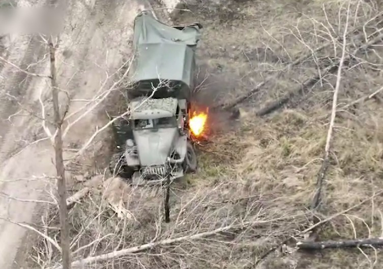 На Куп’янському напрямку українські військові знищили чергову ворожу вантажівку (відео)