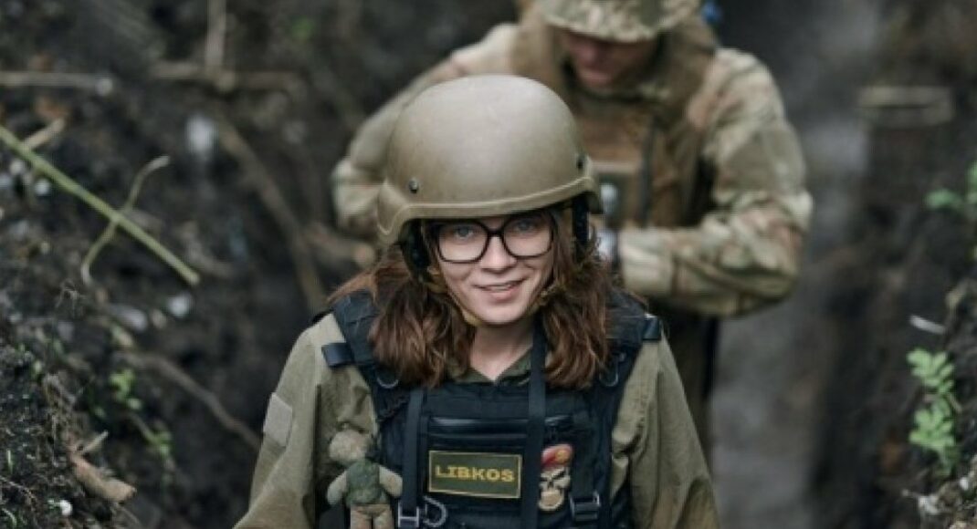 Фотографиня Либерова рассказала в истории Instagram о ранении во время вражеского обстрела в Донецкой области