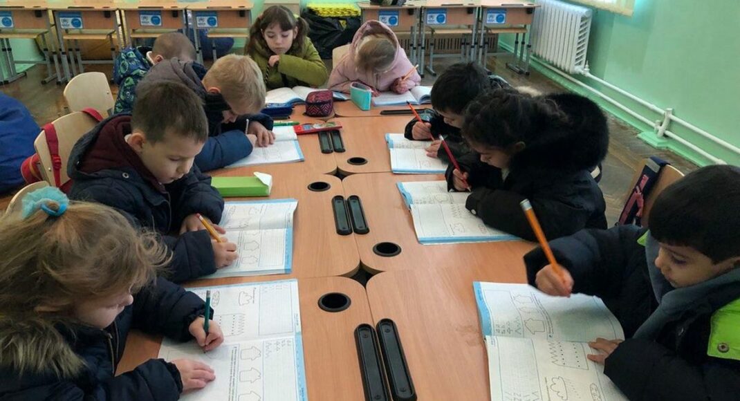 В Днепре при хабе для переселенцев Северодонецкой громады детей готовят к школе