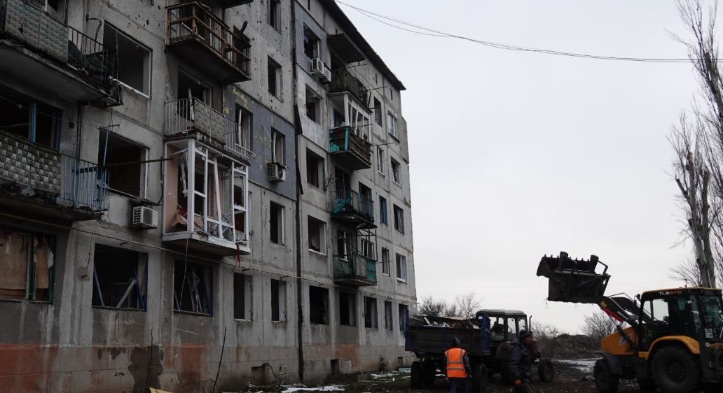 Обстріли Селидового: у місті тривають відновлювальні роботи після російських атак