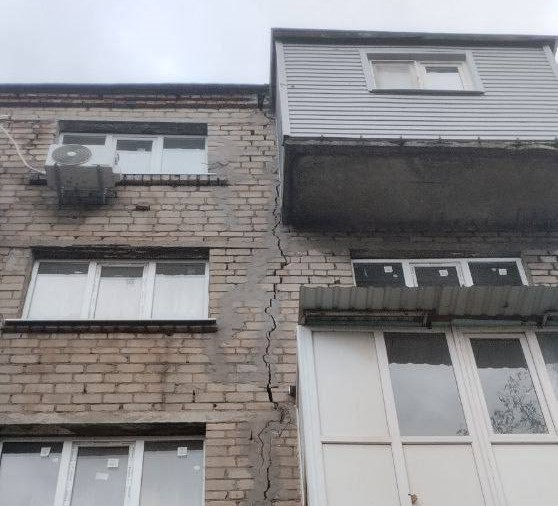 Жители Мариуполя продолжают массово жаловаться на так называемые "ремонты" от оккупантов: фото