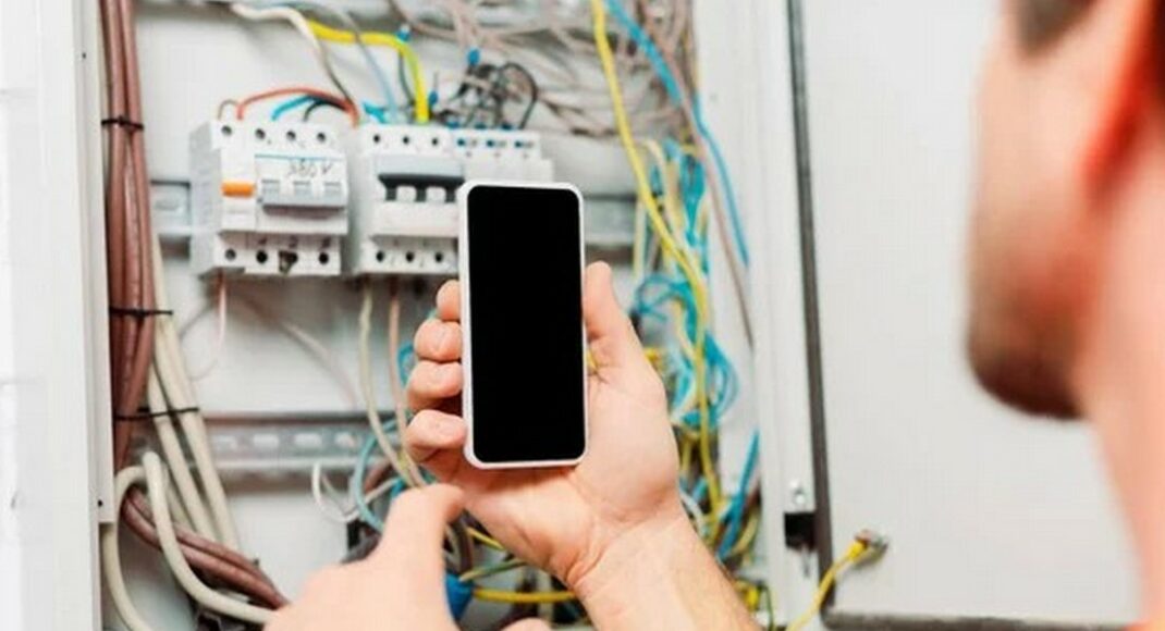 В результате российских обстрелов в Украине повреждено более 4 тыс. базовых станций мобильной связи