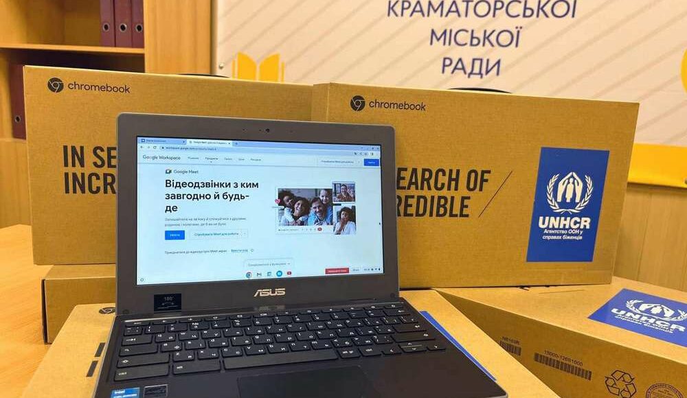 Глава УВКБ ООН передал Краматорской громаде сертификаты на 149 современных компьютеров