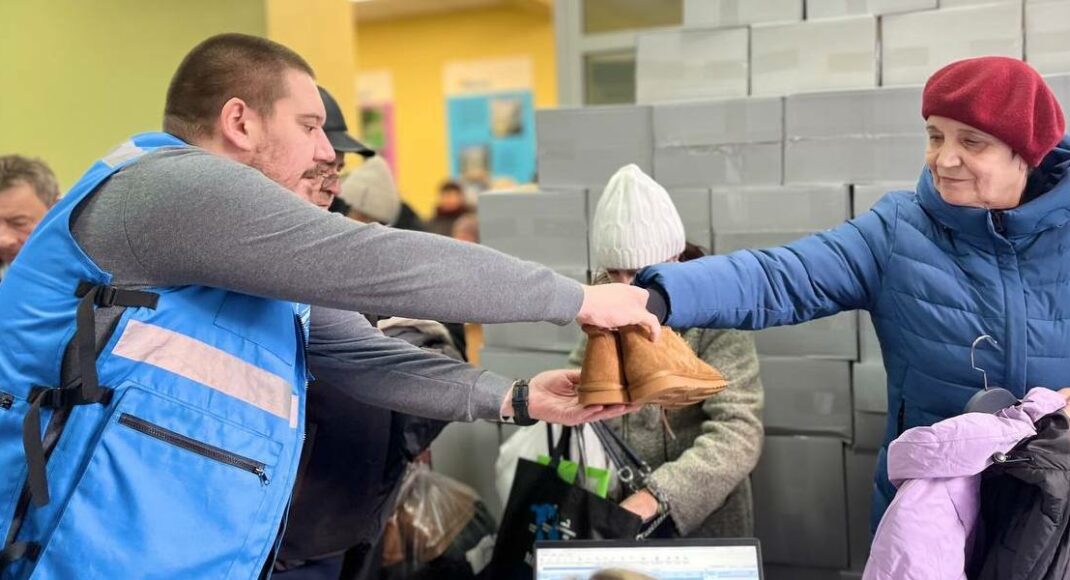 У Дніпрі проводиться безкоштовна видача дитячого взуття для сімей з дітьми для ВПО