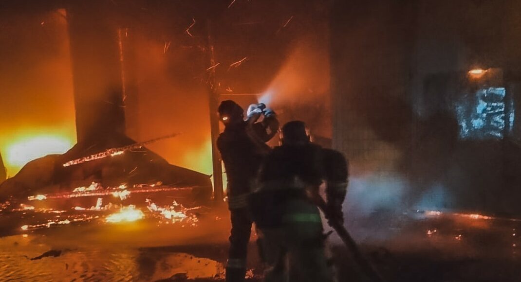 Пожежу у Покровську, спричинену російським обстрілом, ліквідовували близько трьох годин, — ДСНС