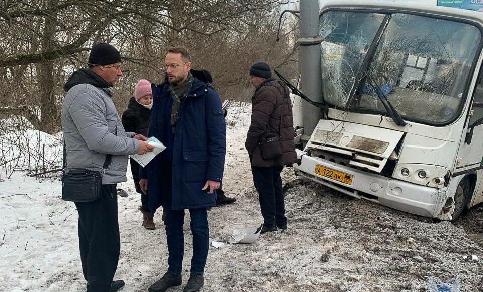 В оккупированной Макеевке пассажирский автобус попал в ДТП, есть пострадавшие