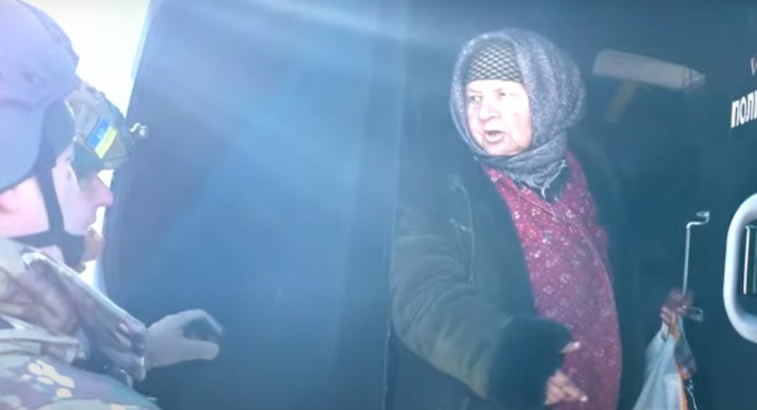 Все більше людей звертаються до поліції з проханням евакуювати їх з Авдіївки