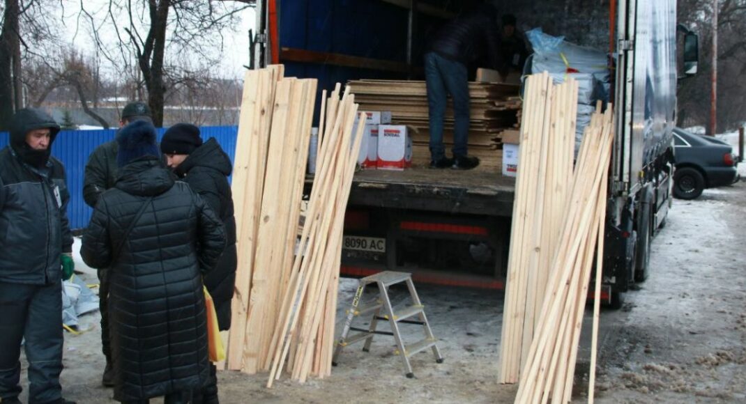 Жителі Мирноградської громади, які постраждали від обстрілу, отримали гуманітарну допомогу