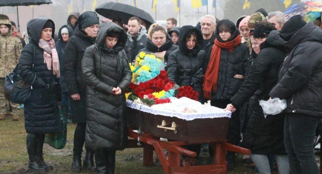 В Мирнограде простились со старшим солдатом, погибшим на войне (фото)