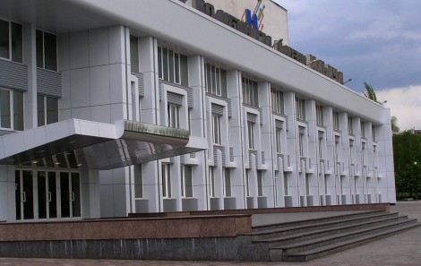 Окупанти обіцяють відновити у Маріуполі знищений ними ПК "Український дім", — міськрада